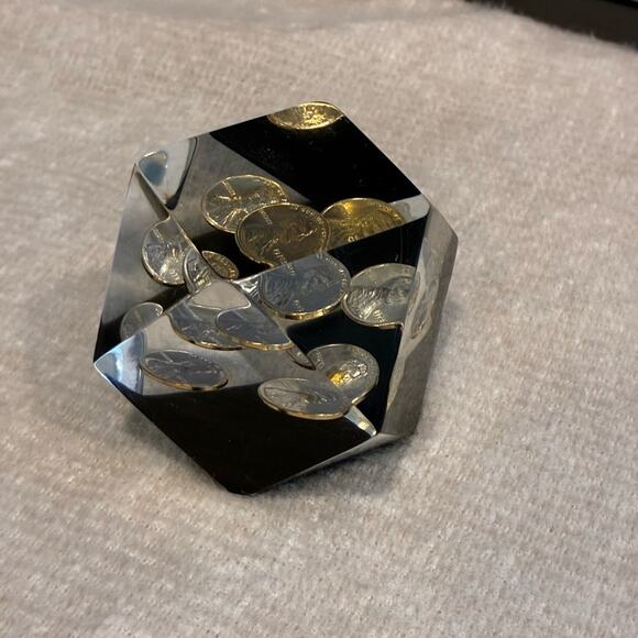 Vintage Acrylic Lucite 1978Geometric Floating Penny paperweight - Picture 4 of 7